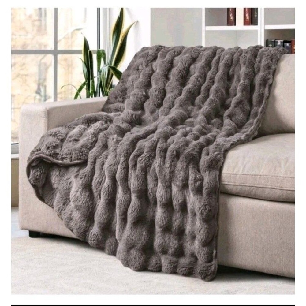 Life Comfort, 60" x 70" - Bubble Faux Fur Luxurious Throw Blanket (Gray)